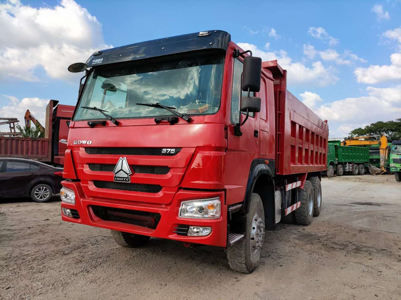 SINOTRUK HOWO 6x4 - 翻斗车:图1 SINOTRUK HOWO 6x4 - 翻斗车:图1