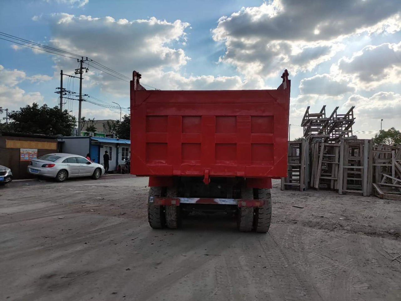 翻斗车 SINOTRUK HOWO 6x4：图6