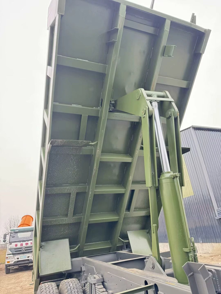 SINOTRUK HOWO 6x4 - 翻斗车:图5 SINOTRUK HOWO 6x4 - 翻斗车:图5