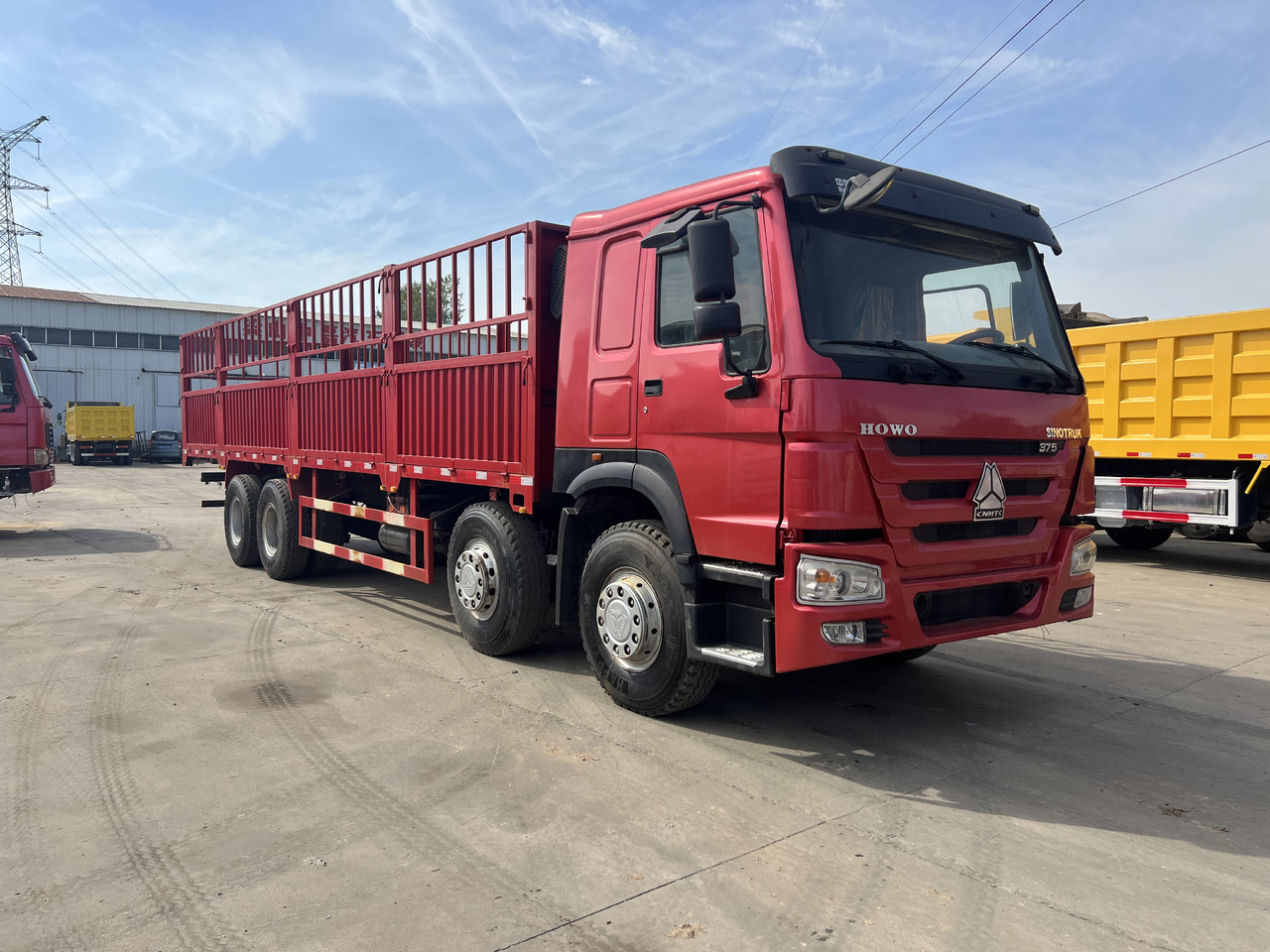 SINOTRUK HOWO 8*4 Fence Truck - 卡车:图1 SINOTRUK HOWO 8*4 Fence Truck - 卡车:图1