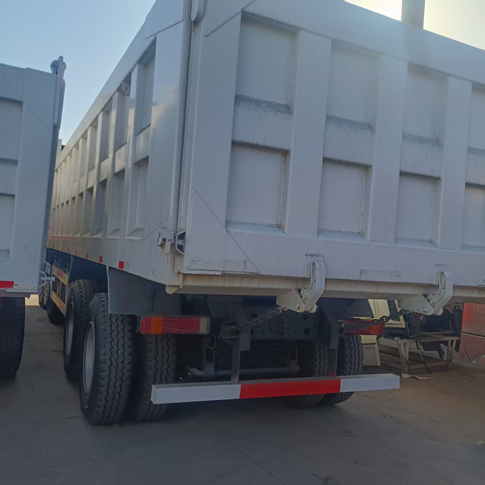 SINOTRUK HOWO 8x4 - 翻斗车:图5 SINOTRUK HOWO 8x4 - 翻斗车:图5