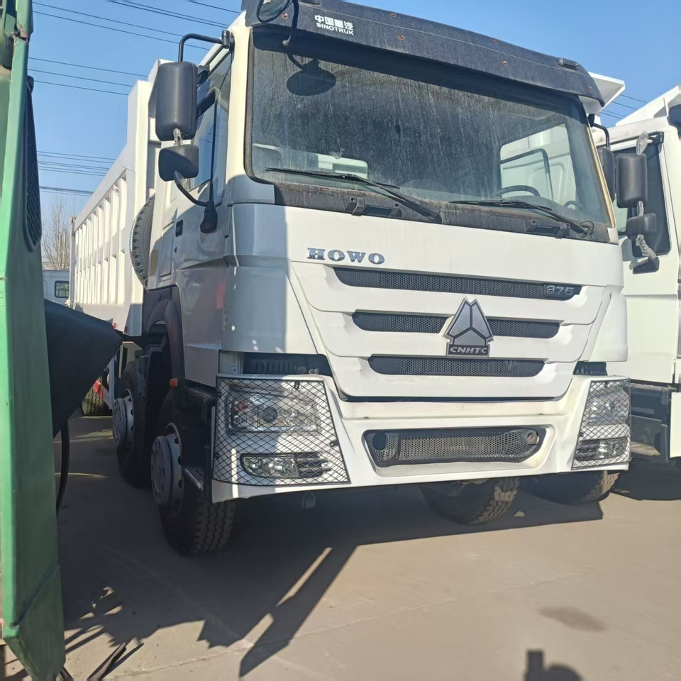 SINOTRUK HOWO 8x4 - 翻斗车:图1 SINOTRUK HOWO 8x4 - 翻斗车:图1