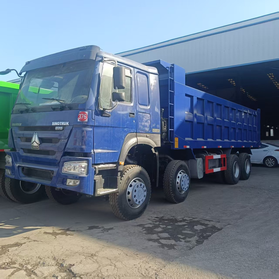SINOTRUK HOWO 8x4 - 翻斗车:图1 SINOTRUK HOWO 8x4 - 翻斗车:图1