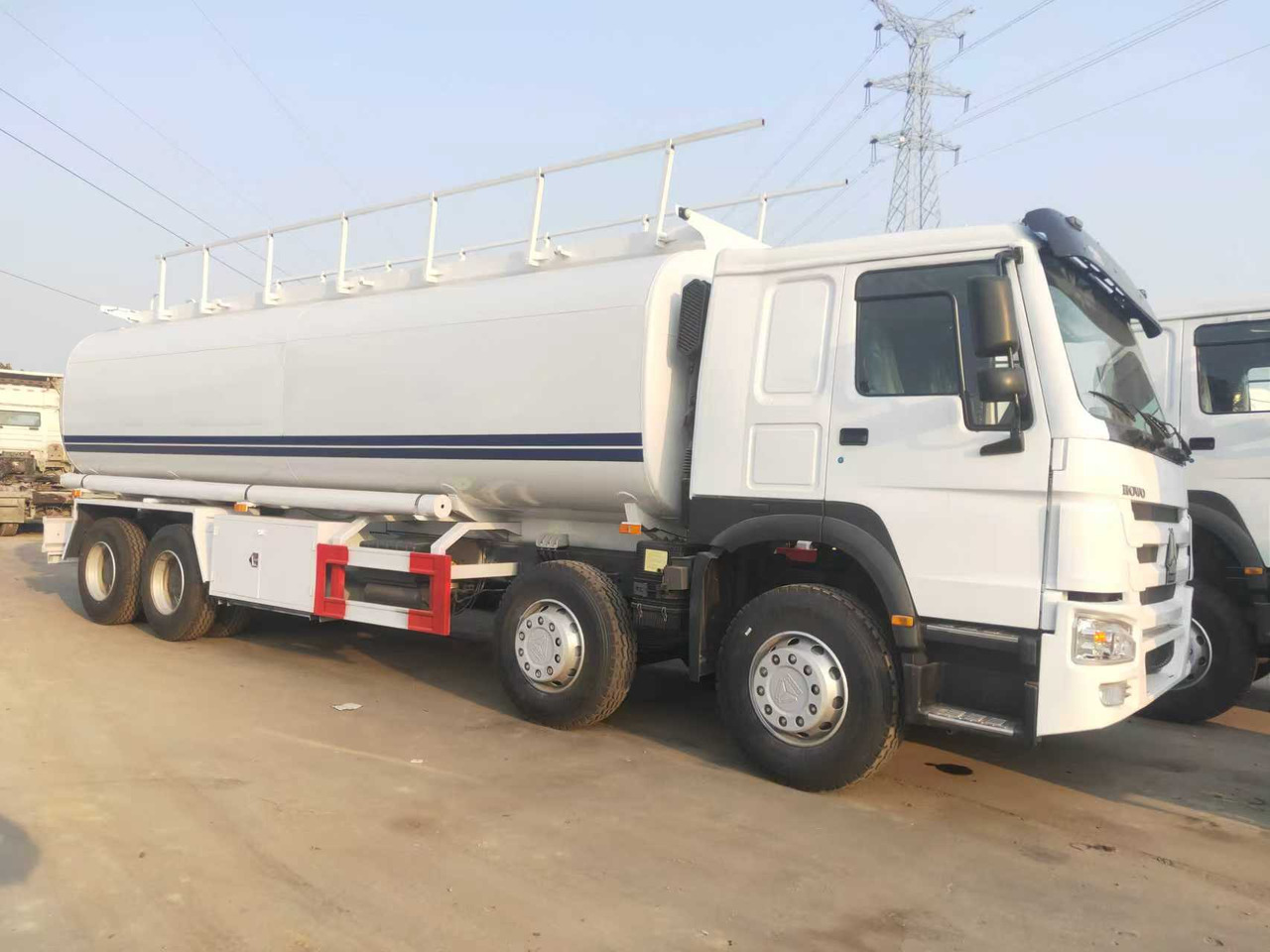 SINOTRUK HOWO Fuel Tank - 罐车:图2 SINOTRUK HOWO Fuel Tank - 罐车:图2