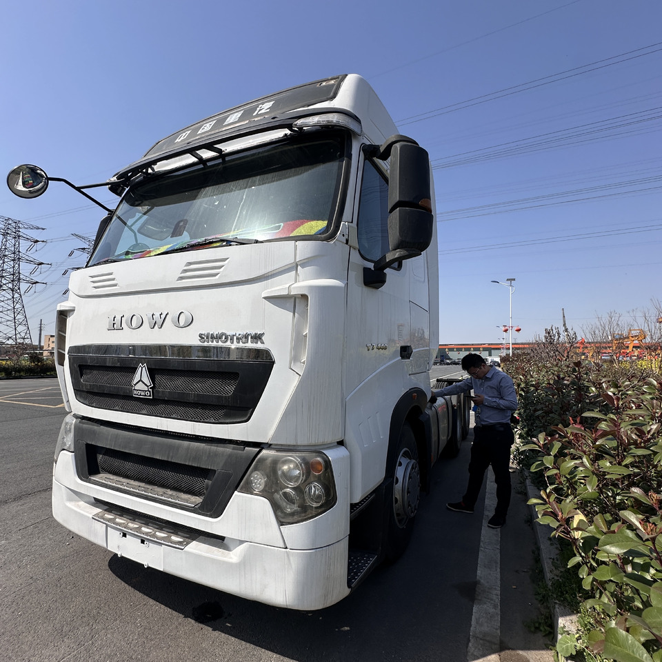 SINOTRUK HOWO T7 440 - 牵引车:图2 SINOTRUK HOWO T7 440 - 牵引车:图2