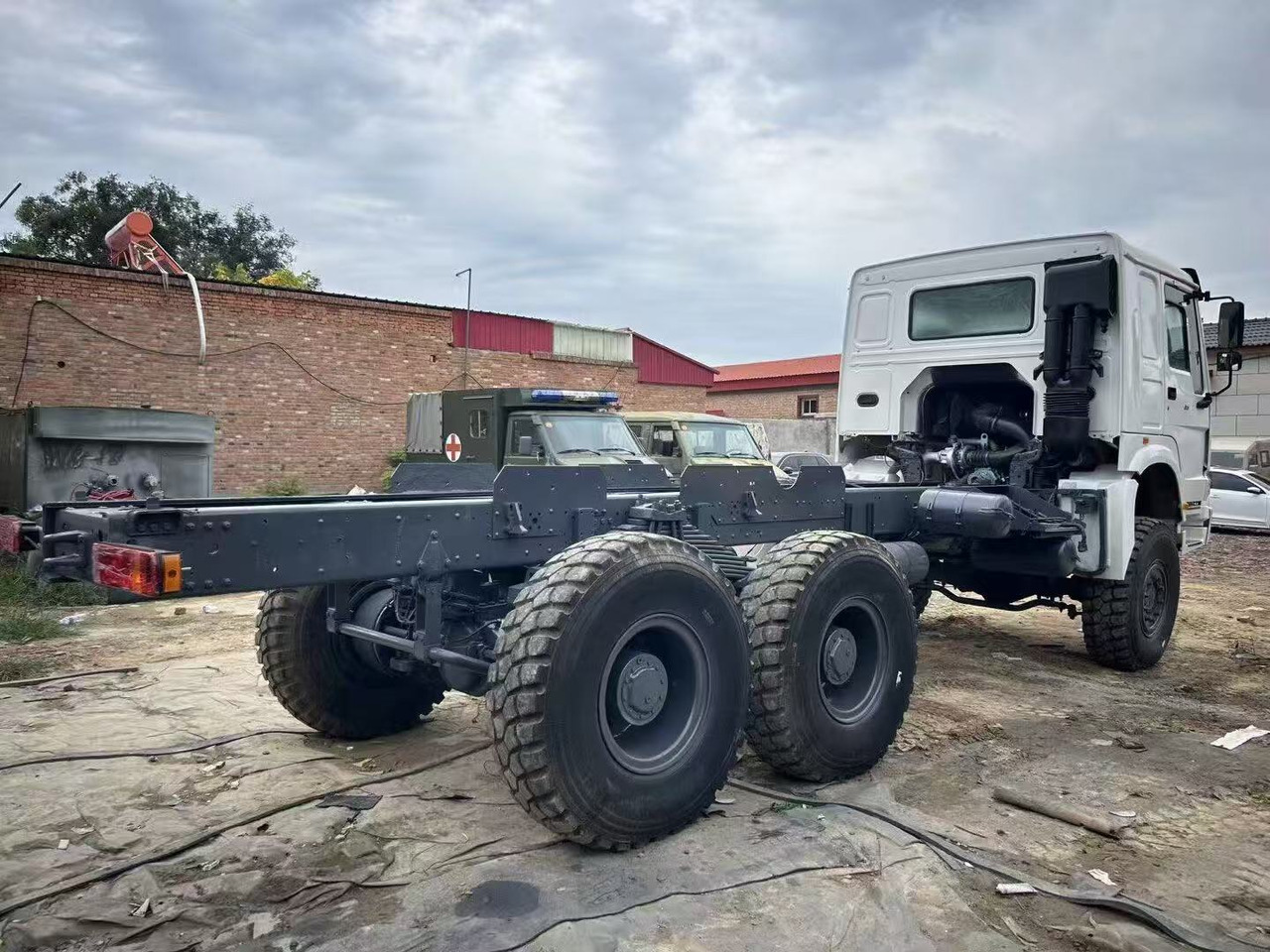 SINOTRUK HOWO - 牵引车:图3 SINOTRUK HOWO - 牵引车:图3