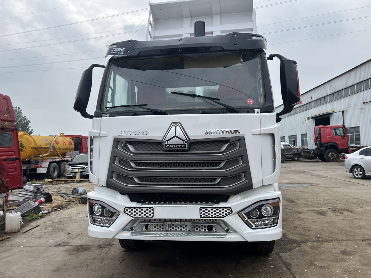 翻斗车 SINOTRUK HOWO：图6