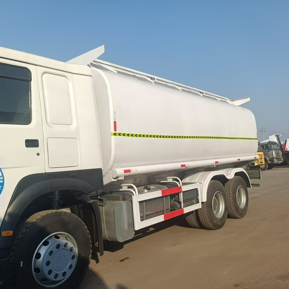 SINOTRUK HOWO - 罐车:图1 SINOTRUK HOWO - 罐车:图1