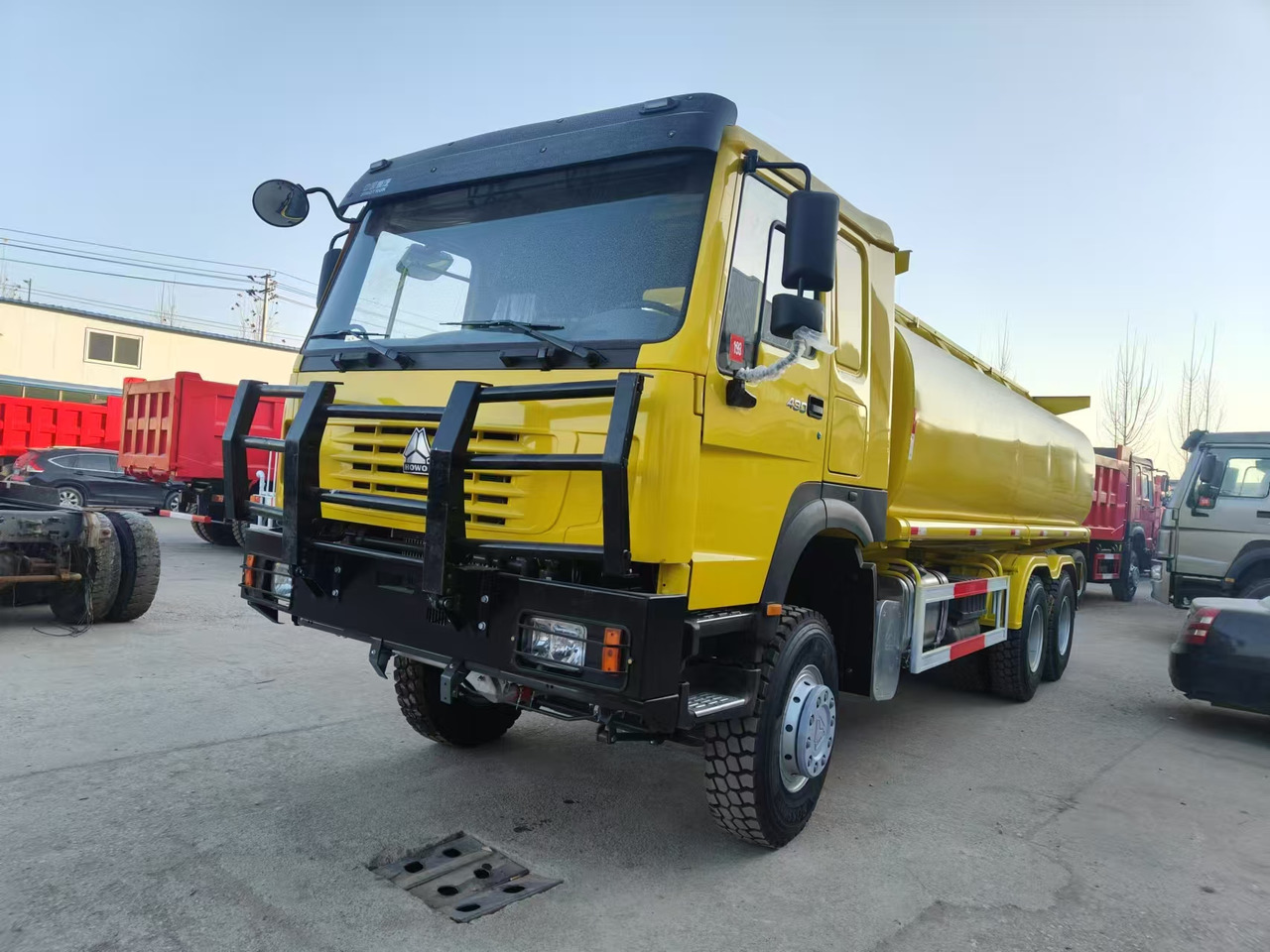 SINOTRUK HOWO - 罐车:图2 SINOTRUK HOWO - 罐车:图2