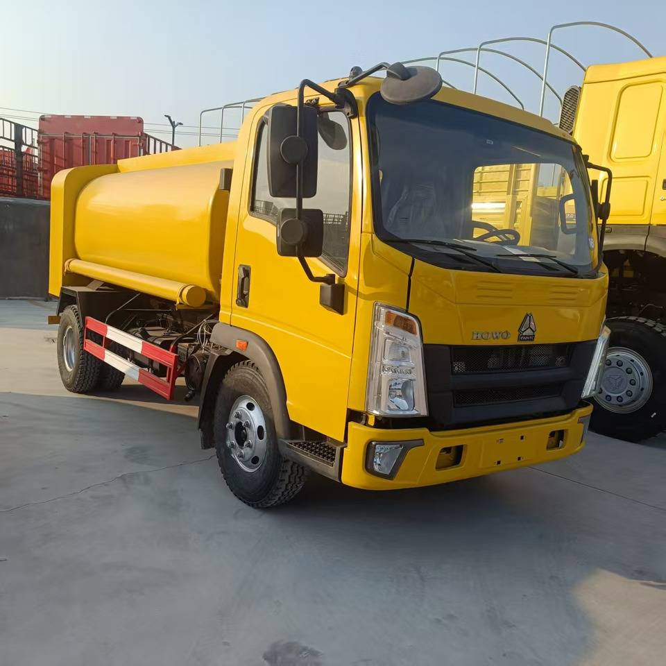 SINOTRUK HOWO - 罐车:图1 SINOTRUK HOWO - 罐车:图1