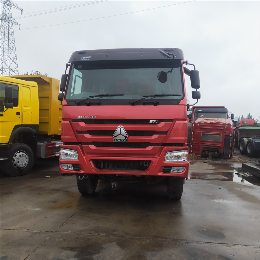 SINOTRUK HOWO - 翻斗车:图1 SINOTRUK HOWO - 翻斗车:图1