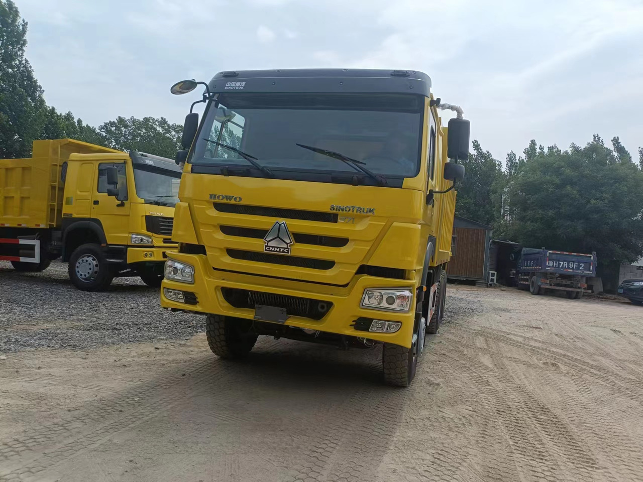 SINOTRUK HOWO - 翻斗车:图3 SINOTRUK HOWO - 翻斗车:图3