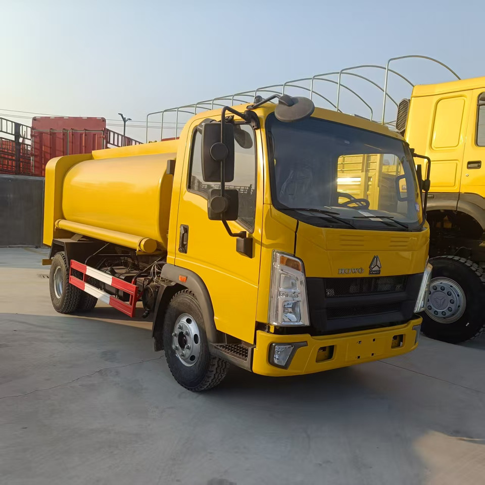 SINOTRUK Tanker truck - 罐车:图1 SINOTRUK Tanker truck - 罐车:图1
