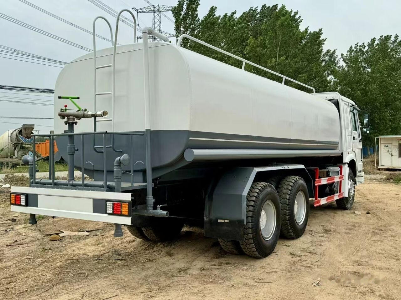 Sinotruk Howo 6*4 20cm³ - 市政/ 专用车辆:图5 Sinotruk Howo 6*4 20cm³ - 市政/ 专用车辆:图5