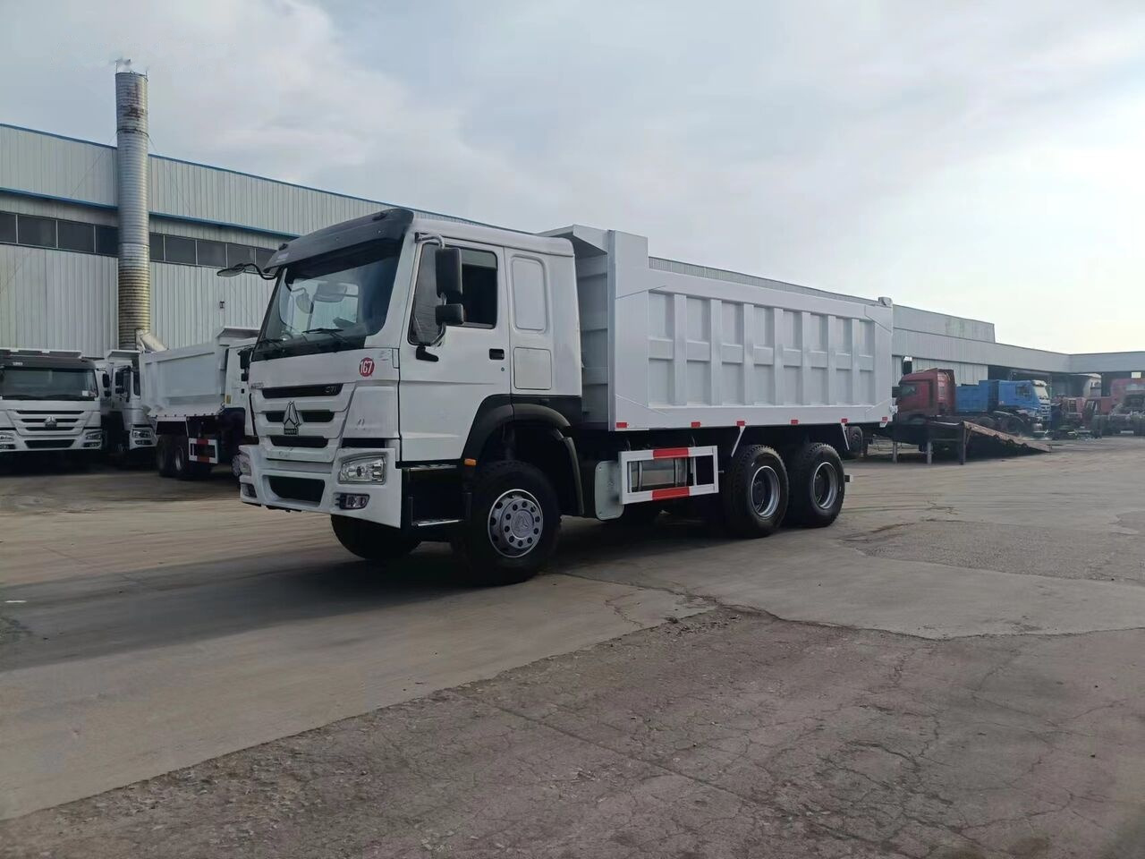 Sinotruk Howo 6*4 - 翻斗车:图1 Sinotruk Howo 6*4 - 翻斗车:图1