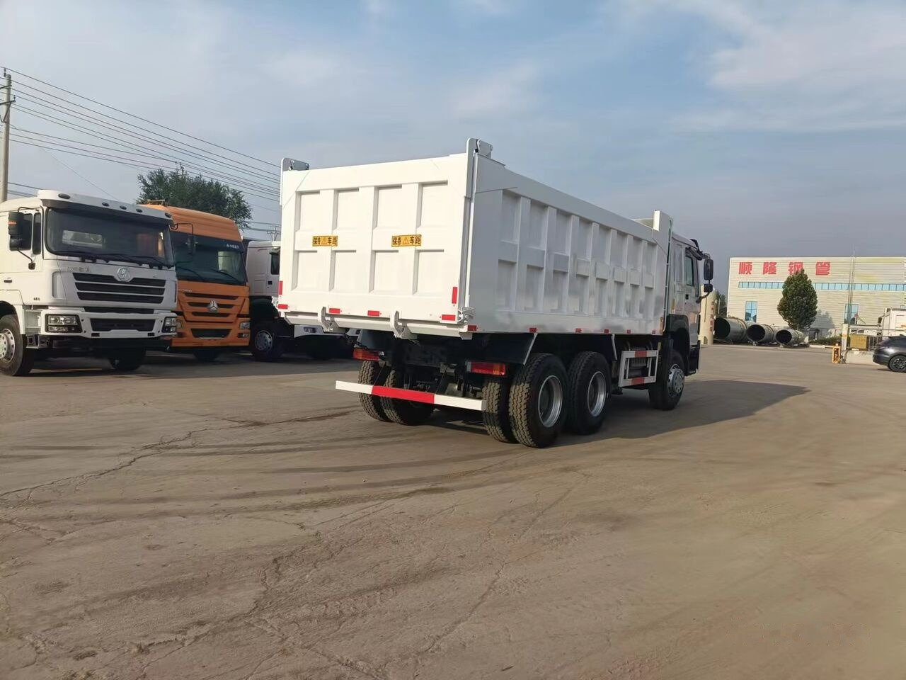 Sinotruk Howo 6*4 - 翻斗车:图2 Sinotruk Howo 6*4 - 翻斗车:图2