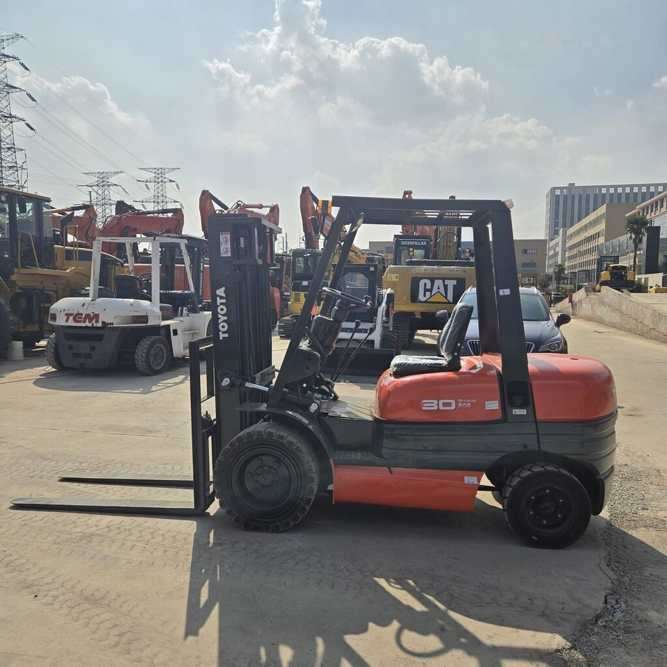 Toyota FD30 - 液化石油气叉车:图5 Toyota FD30 - 液化石油气叉车:图5