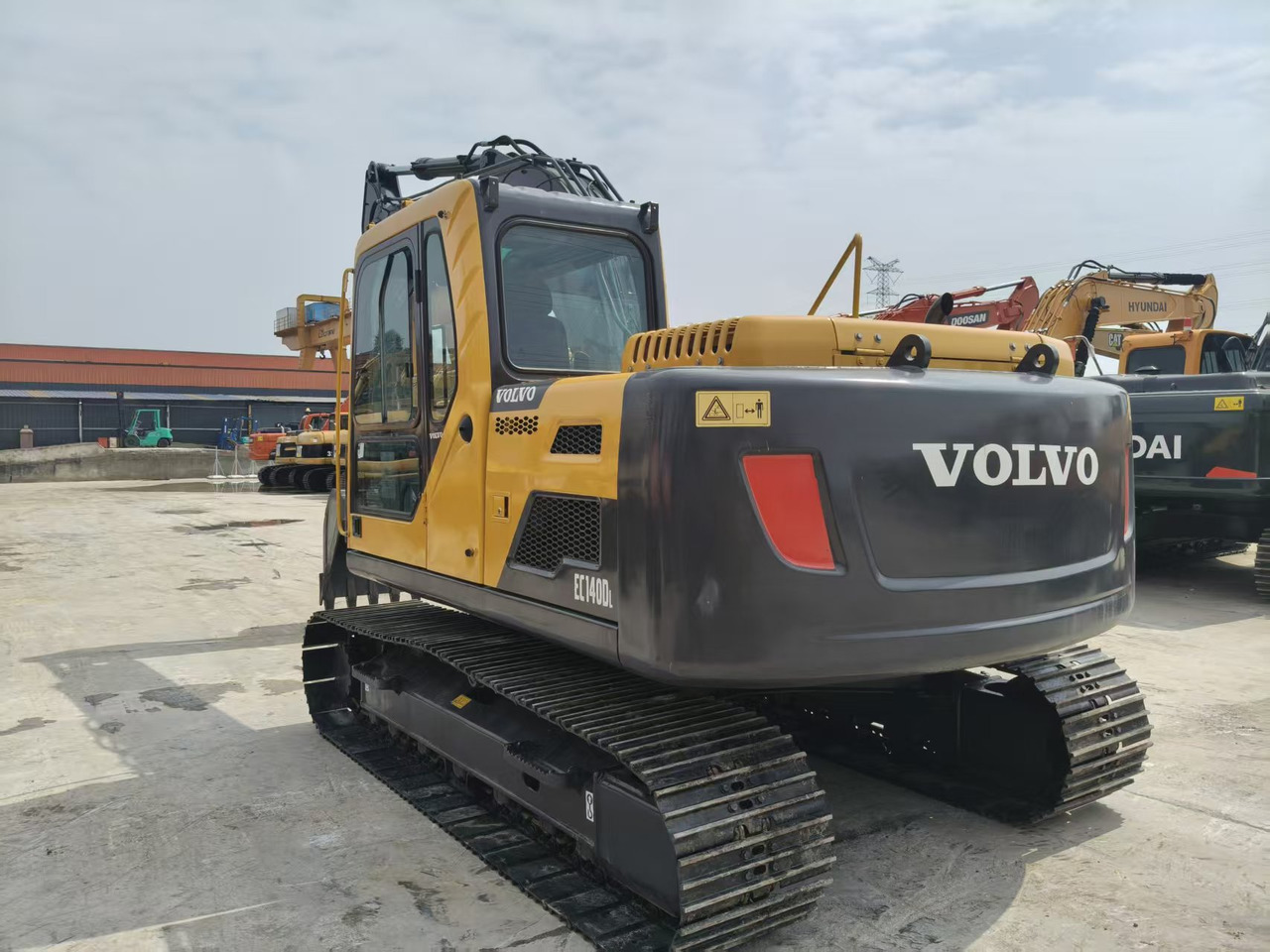 Volvo EC140DL - 履带式挖掘机:图4 Volvo EC140DL - 履带式挖掘机:图4