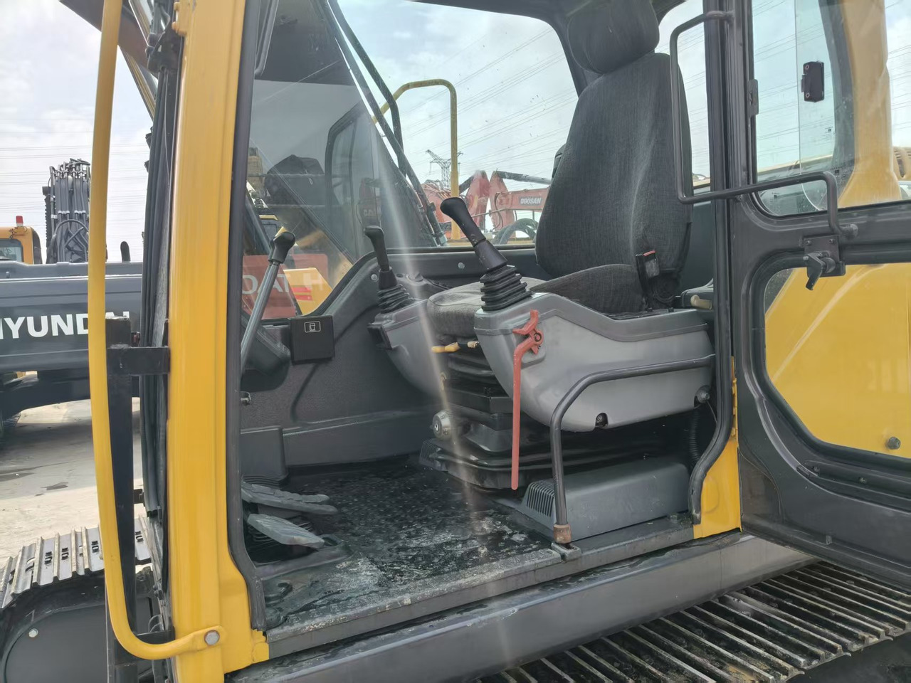 Volvo EC140DL - 履带式挖掘机:图5 Volvo EC140DL - 履带式挖掘机:图5