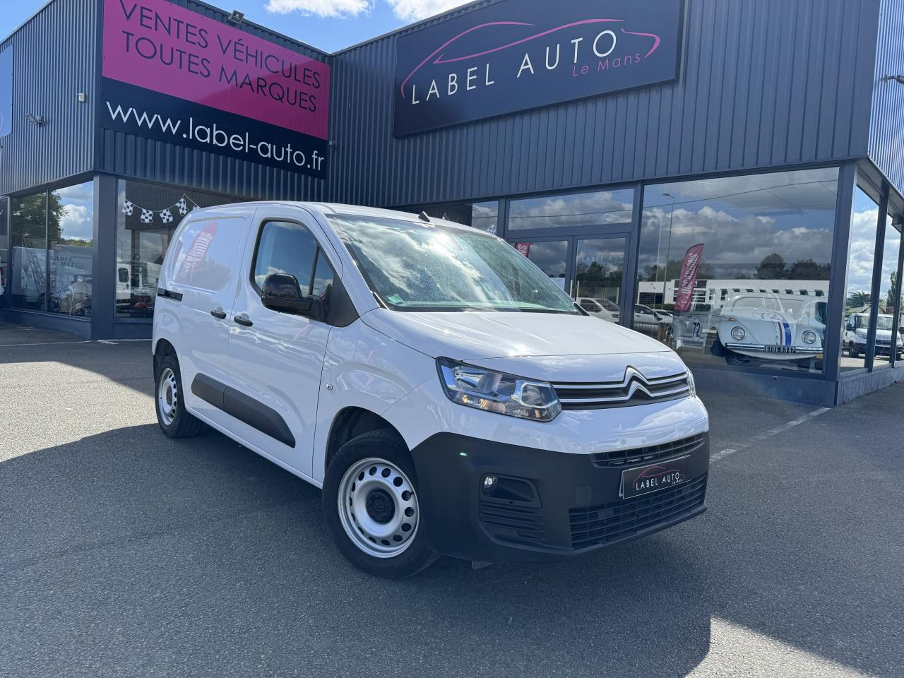 CITROEN BERLINGO M 650KG 1.5 HDI 130CH EAT-8 3 PLACES - 无侧窗厢式货车:图1 CITROEN BERLINGO M 650KG 1.5 HDI 130CH EAT-8 3 PLACES - 无侧窗厢式货车:图1