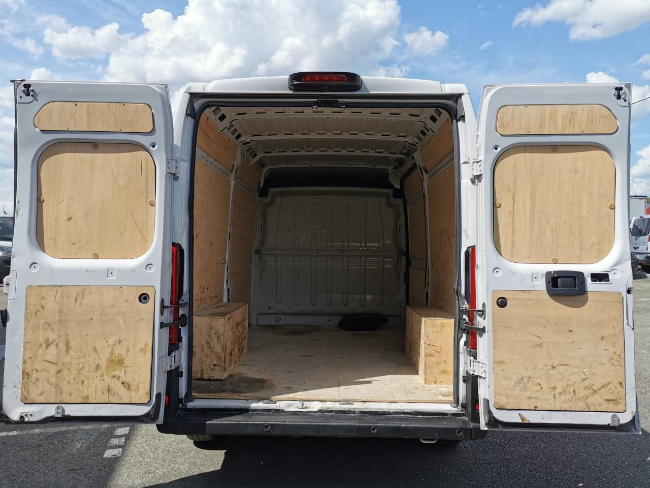 CITROEN Jumper 3.5t L2H2 2.2 HDi S&S - 140  III FOURGON TOLE Fourgon Tolé 35 L2H2 PHASE 3 - 无侧窗厢式货车:图3 CITROEN Jumper 3.5t L2H2 2.2 HDi S&S - 140  III FOURGON TOLE Fourgon Tolé 35 L2H2 PHASE 3 - 无侧窗厢式货车:图3