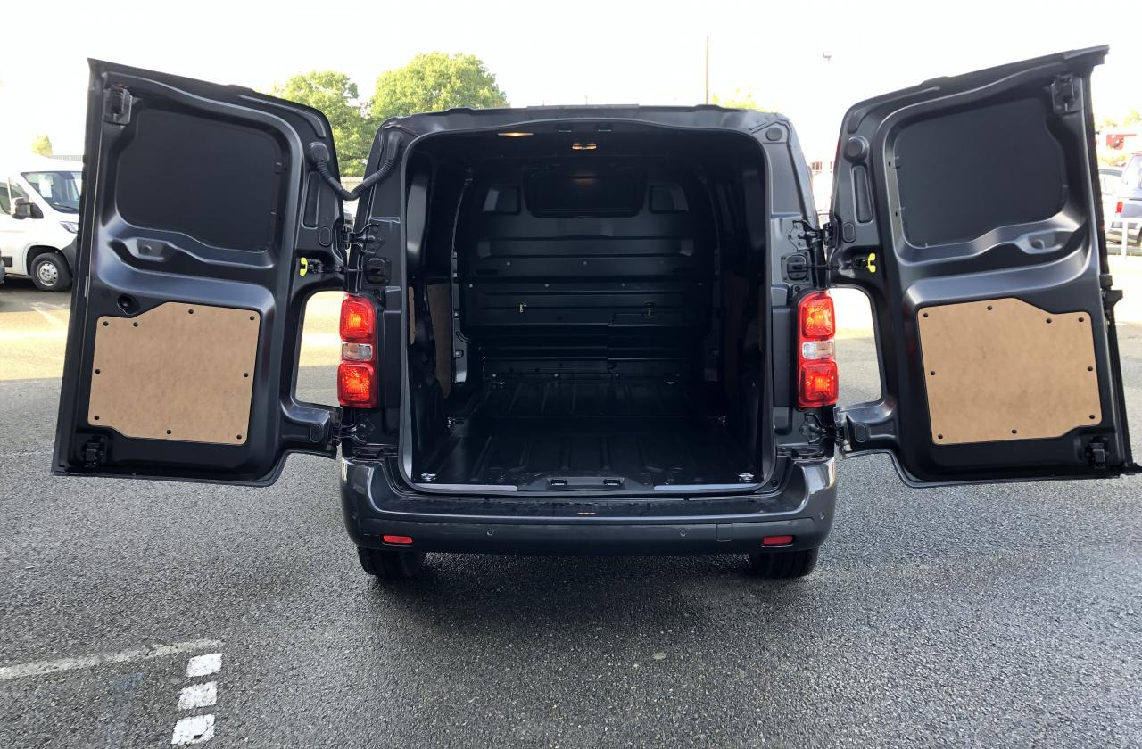 CITROEN Jumpy M 2.0 BlueHDi - 180 S&S - BV EAT8  III FOURGON . PHASE 2 - 无侧窗厢式货车:图3 CITROEN Jumpy M 2.0 BlueHDi - 180 S&S - BV EAT8  III FOURGON . PHASE 2 - 无侧窗厢式货车:图3