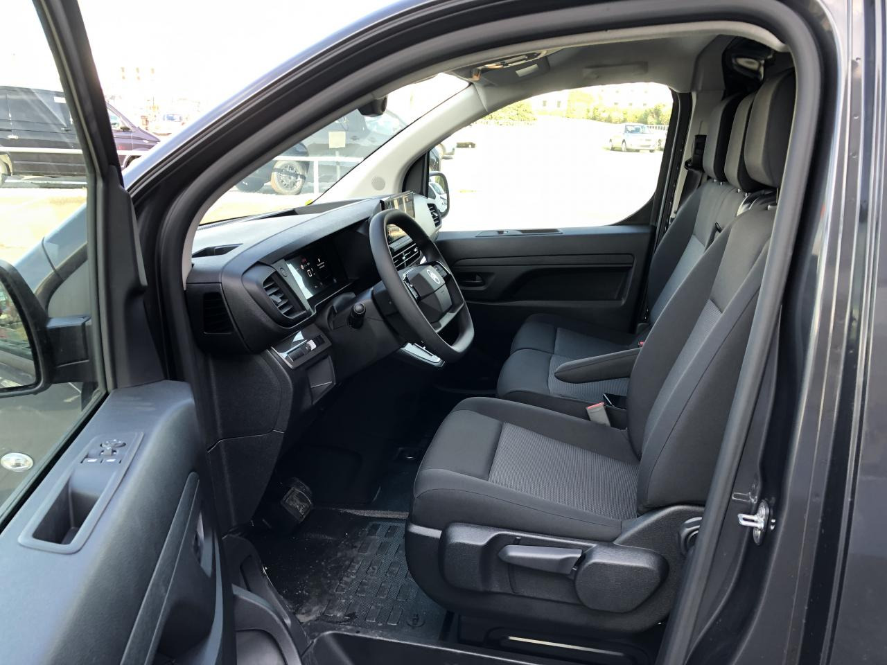 CITROEN Jumpy M 2.0 BlueHDi - 180 S&S - BV EAT8  III FOURGON . PHASE 2 - 无侧窗厢式货车:图5 CITROEN Jumpy M 2.0 BlueHDi - 180 S&S - BV EAT8  III FOURGON . PHASE 2 - 无侧窗厢式货车:图5