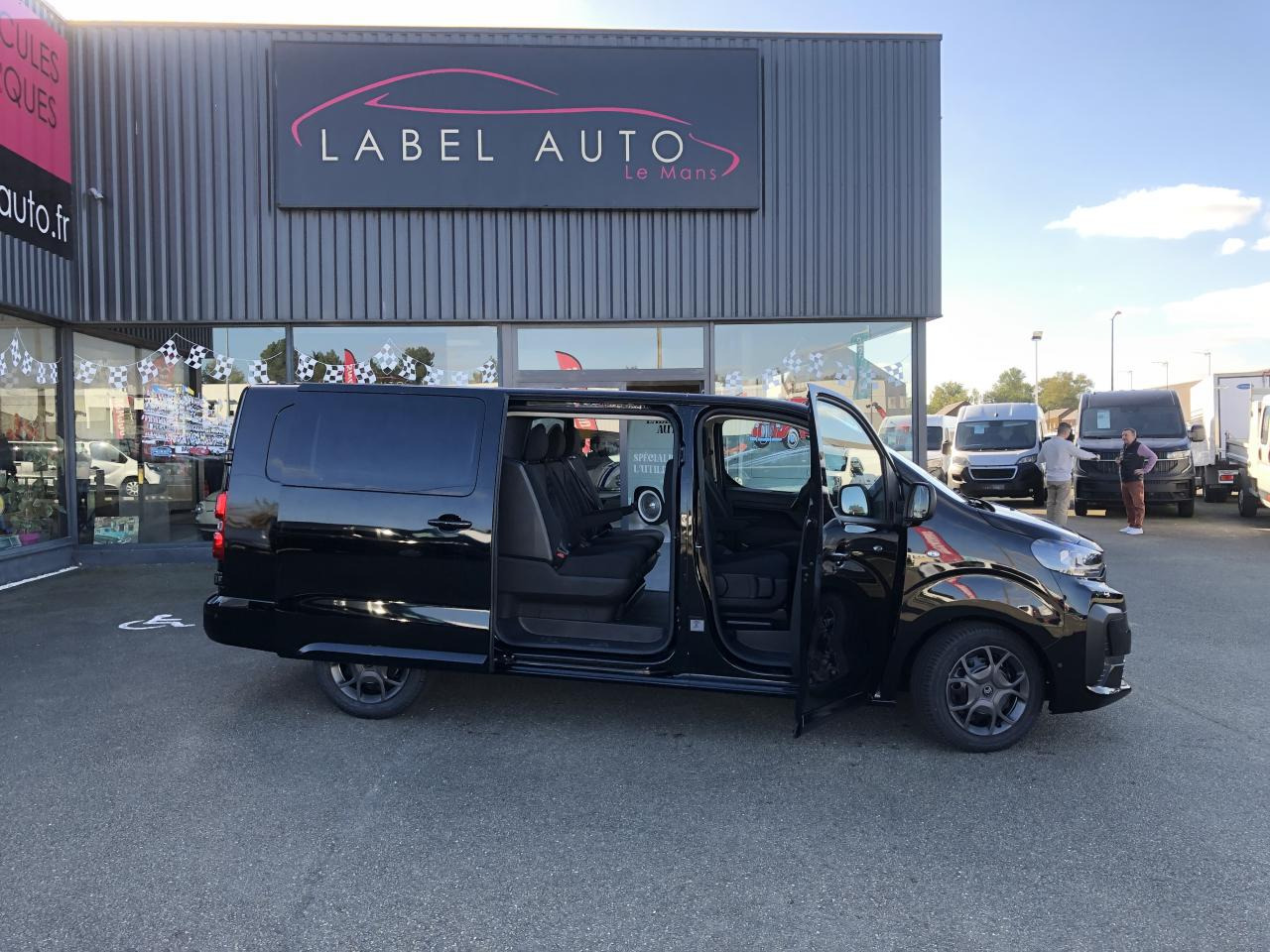 CITROEN Jumpy XL 2.0 BlueHDi - 180 S&S - BV EAT8 III CABINE APPROFONDIE Fixe PHASE 2 6 PLACES - 无侧窗厢式货车:图3 CITROEN Jumpy XL 2.0 BlueHDi - 180 S&S - BV EAT8 III CABINE APPROFONDIE Fixe PHASE 2 6 PLACES - 无侧窗厢式货车:图3