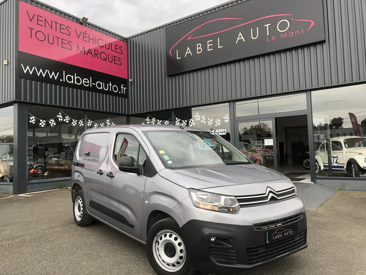 CITROEN berlingo M 1000KG BLUEHDI 130 S&S CLUB EAT8 - 无侧窗厢式货车:图1 CITROEN berlingo M 1000KG BLUEHDI 130 S&S CLUB EAT8 - 无侧窗厢式货车:图1