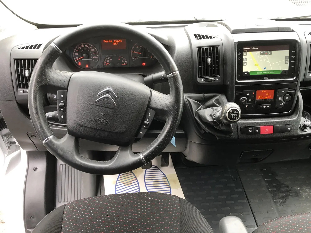 Citroen Jumper L2H2 3.3 140CH BLUEHDI S&S - 无侧窗厢式货车:图3 Citroen Jumper L2H2 3.3 140CH BLUEHDI S&S - 无侧窗厢式货车:图3