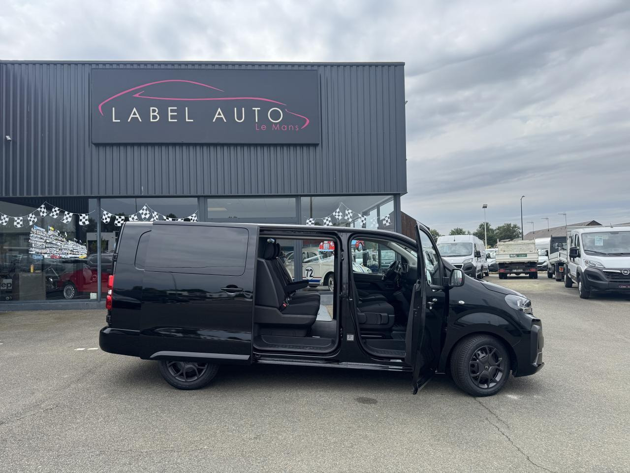 Citroen Jumpy XL 2.0 BLUEHDI 180CH S&S CABINE APPROFONDIE FIXE EAT8 5 PLACES - 康比货车:图2 Citroen Jumpy XL 2.0 BLUEHDI 180CH S&S CABINE APPROFONDIE FIXE EAT8 5 PLACES - 康比货车:图2