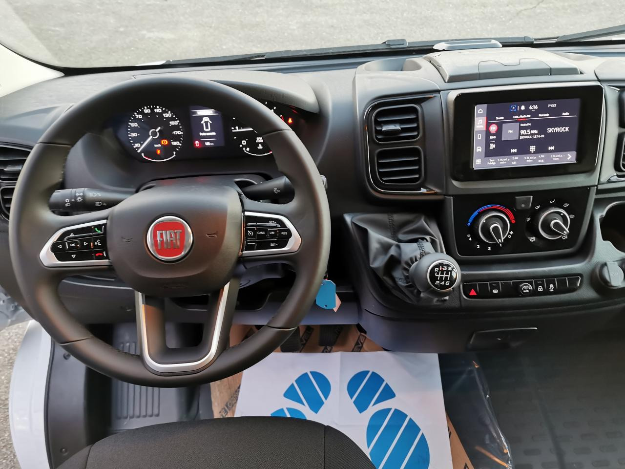 FIAT Ducato Tôlé Maxi 3.5 XL H2 2.2 - 140 S&S III FOURGON TOLE Fourgon Tôlé - 无侧窗厢式货车:图4 FIAT Ducato Tôlé Maxi 3.5 XL H2 2.2 - 140 S&S III FOURGON TOLE Fourgon Tôlé - 无侧窗厢式货车:图4