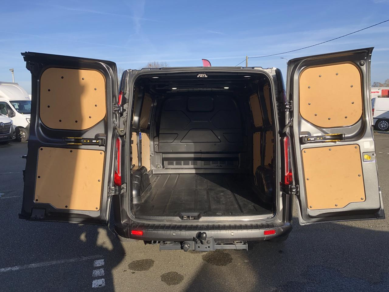 FORD Transit Custom 2.0 EcoBlue 185 ch BVA Fourgon 290 L1H1 Sport - 无侧窗厢式货车:图4 FORD Transit Custom 2.0 EcoBlue 185 ch BVA Fourgon 290 L1H1 Sport - 无侧窗厢式货车:图4