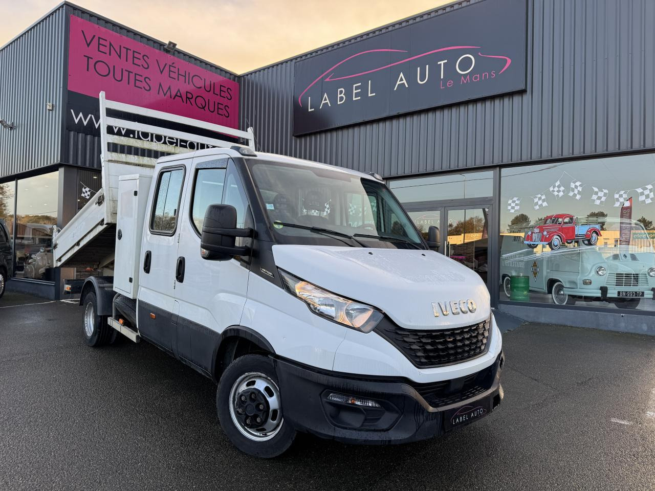 IVECO DAILY 35C14 BENNE COFFRE DOUBLE CABINE RJ 6 places - 翻斗货车, 康比货车:图3 IVECO DAILY 35C14 BENNE COFFRE DOUBLE CABINE RJ 6 places - 翻斗货车, 康比货车:图3