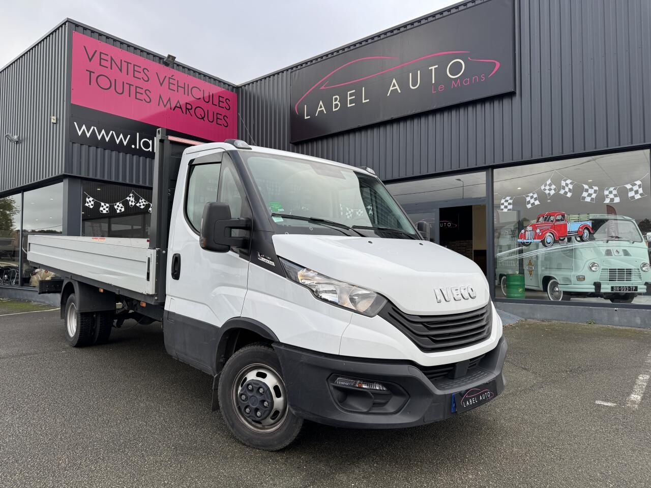 IVECO DAILY 35C16 3.0 160CH PLATEAU RIDELLES ROUES JUMELEES - 平板货车:图3 IVECO DAILY 35C16 3.0 160CH PLATEAU RIDELLES ROUES JUMELEES - 平板货车:图3