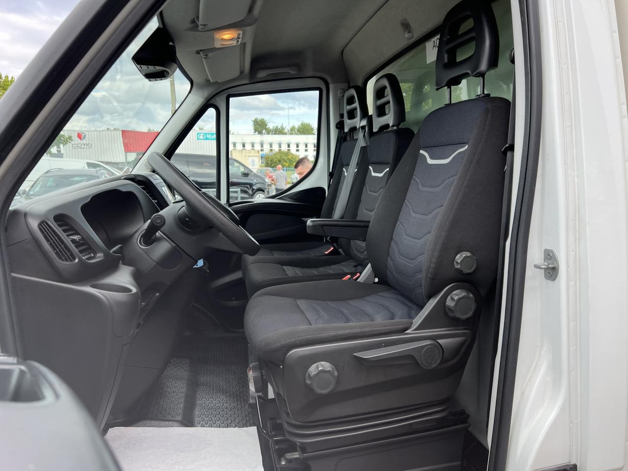 IVECO Daily 35C16 CAISSE HAYON 20M3 RJ 3.0L 160CH - 厢式货车:图5 IVECO Daily 35C16 CAISSE HAYON 20M3 RJ 3.0L 160CH - 厢式货车:图5