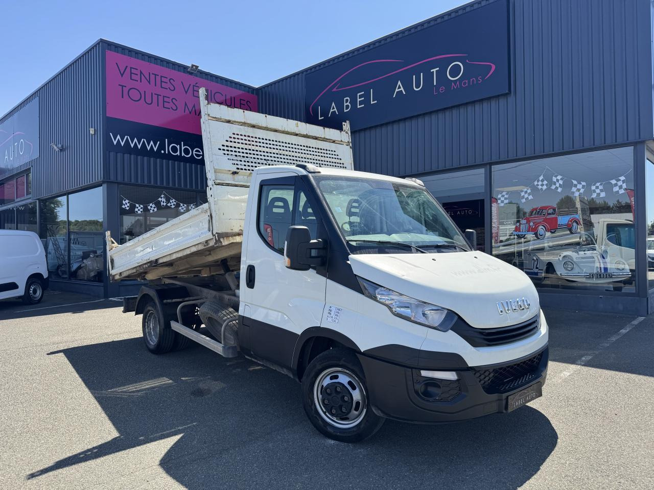 Iveco Daily IVECO 35 C 12 BENNE RJ 2.3 120 CH - 翻斗货车:图2 Iveco Daily IVECO 35 C 12 BENNE RJ 2.3 120 CH - 翻斗货车:图2