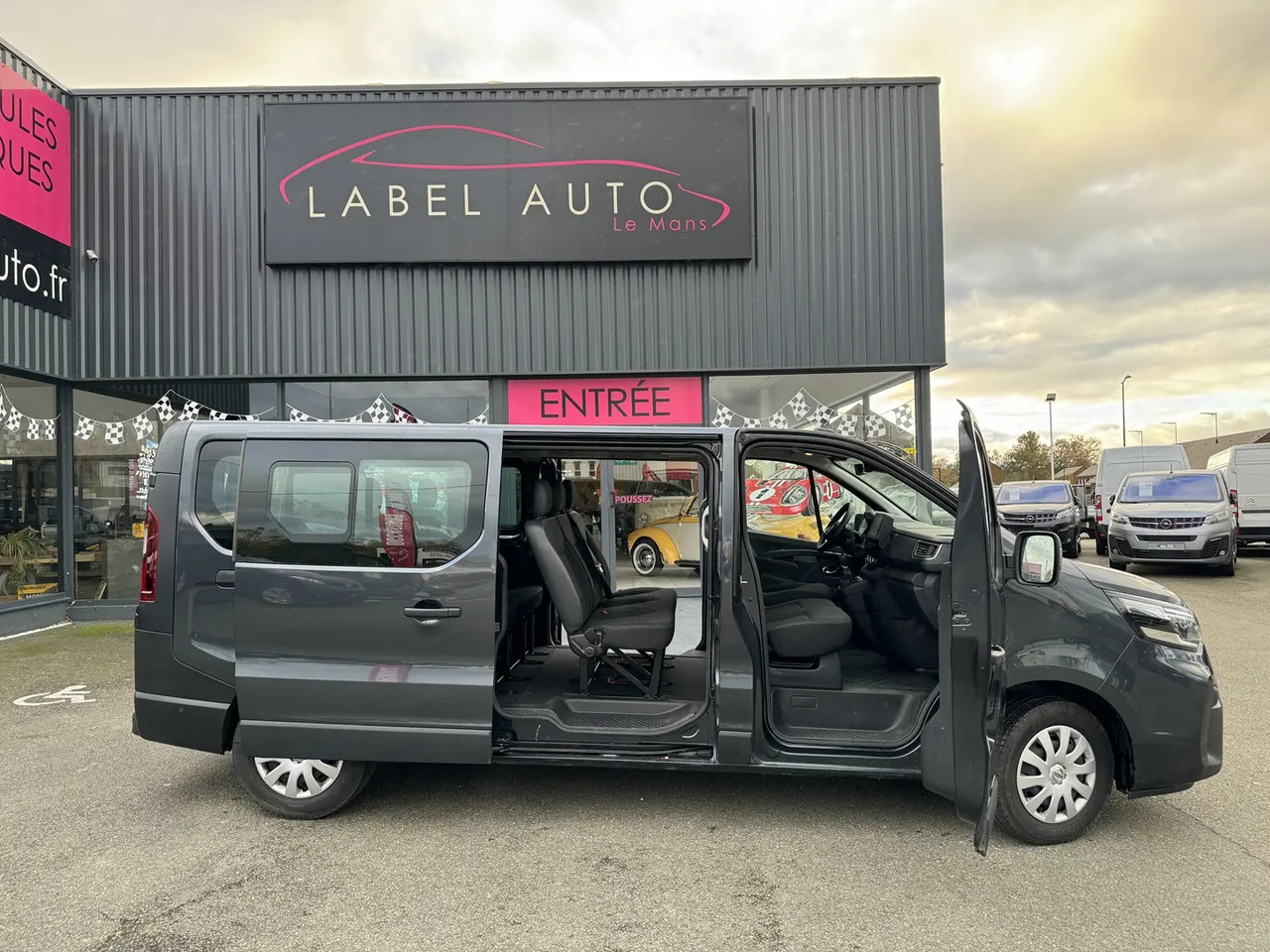 Nissan Primastar Avantour L2H1 3T0 2.0 DCI 150CH S/S N-CONNECTA - 小型巴士, 小型客车:图1 Nissan Primastar Avantour L2H1 3T0 2.0 DCI 150CH S/S N-CONNECTA - 小型巴士, 小型客车:图1
