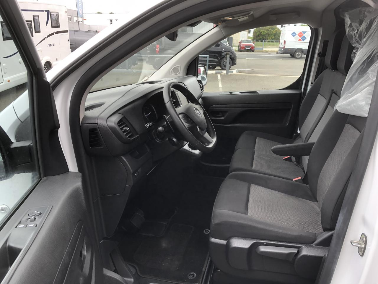 OPEL VIVARO M 2.0 BLUEHDI 145CH EAT-8 PACK CLIM - 无侧窗厢式货车:图4 OPEL VIVARO M 2.0 BLUEHDI 145CH EAT-8 PACK CLIM - 无侧窗厢式货车:图4