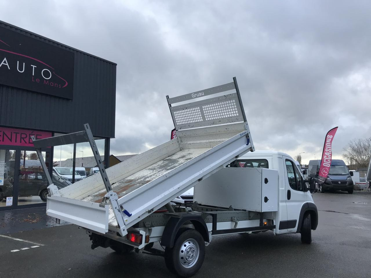 PEUGEOT BOXER 3T5 BENNE + COFFRE 2.2 HDI 165CH - 翻斗货车:图5 PEUGEOT BOXER 3T5 BENNE + COFFRE 2.2 HDI 165CH - 翻斗货车:图5