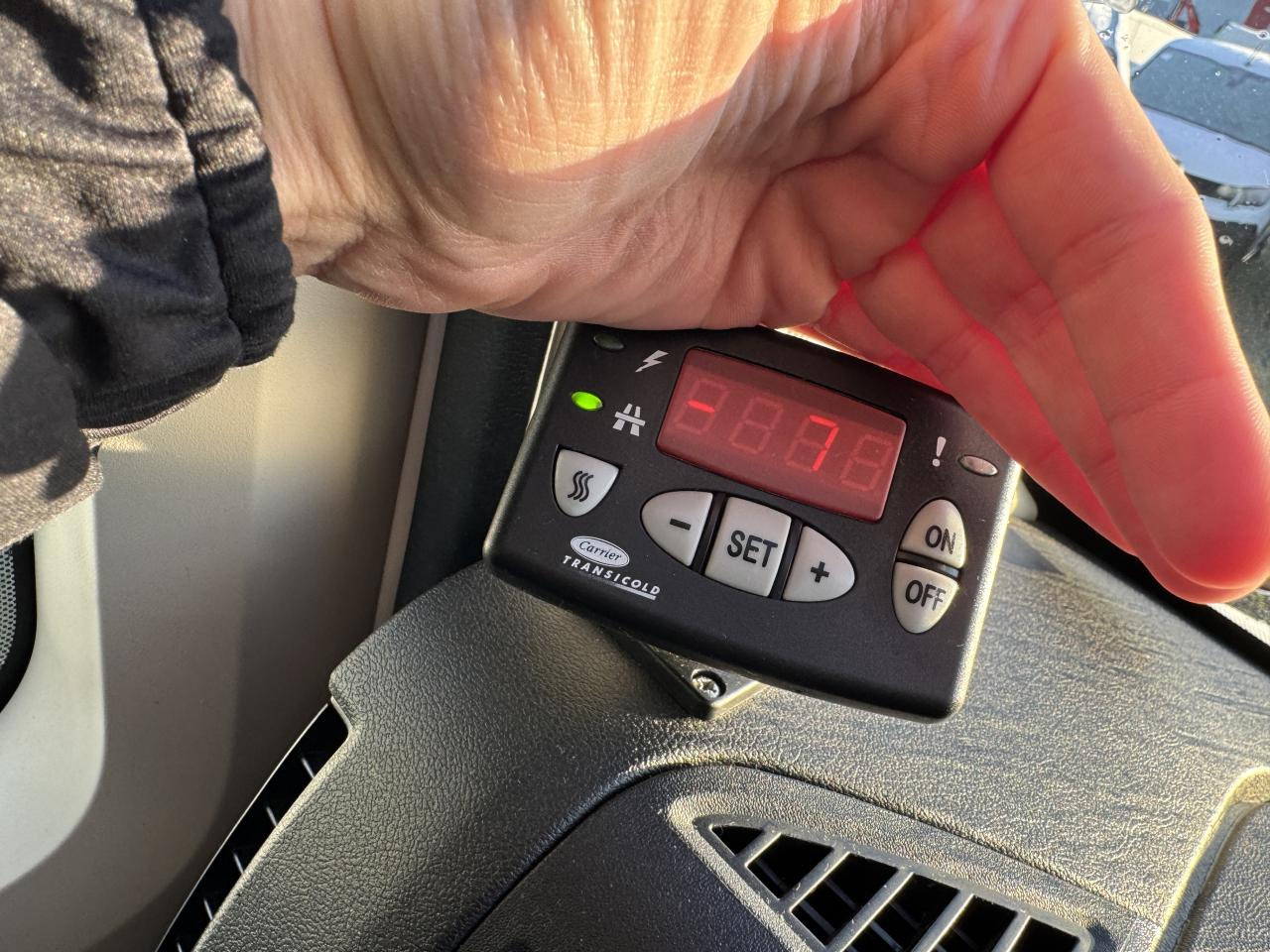 PEUGEOT Boxer Asphalt 330 L2H2 2.2 BlueHDi S&S - 140 ch Fourgon Tolé Frigorifique - 无侧窗厢式货车:图3 PEUGEOT Boxer Asphalt 330 L2H2 2.2 BlueHDi S&S - 140 ch Fourgon Tolé Frigorifique - 无侧窗厢式货车:图3