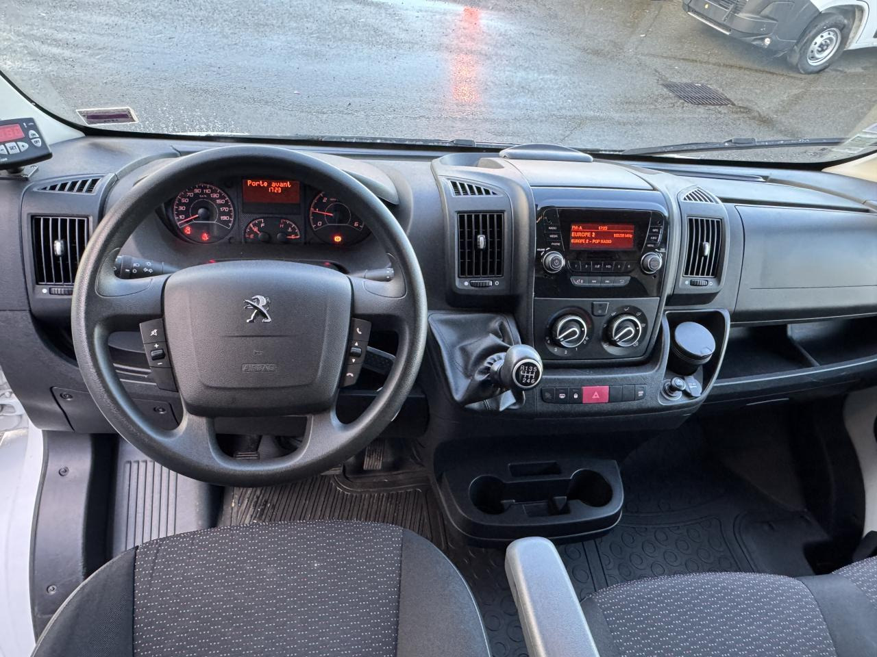 PEUGEOT Boxer Asphalt 330 L2H2 2.2 BlueHDi S&S - 140 ch Fourgon Tolé Frigorifique - 无侧窗厢式货车:图5 PEUGEOT Boxer Asphalt 330 L2H2 2.2 BlueHDi S&S - 140 ch Fourgon Tolé Frigorifique - 无侧窗厢式货车:图5