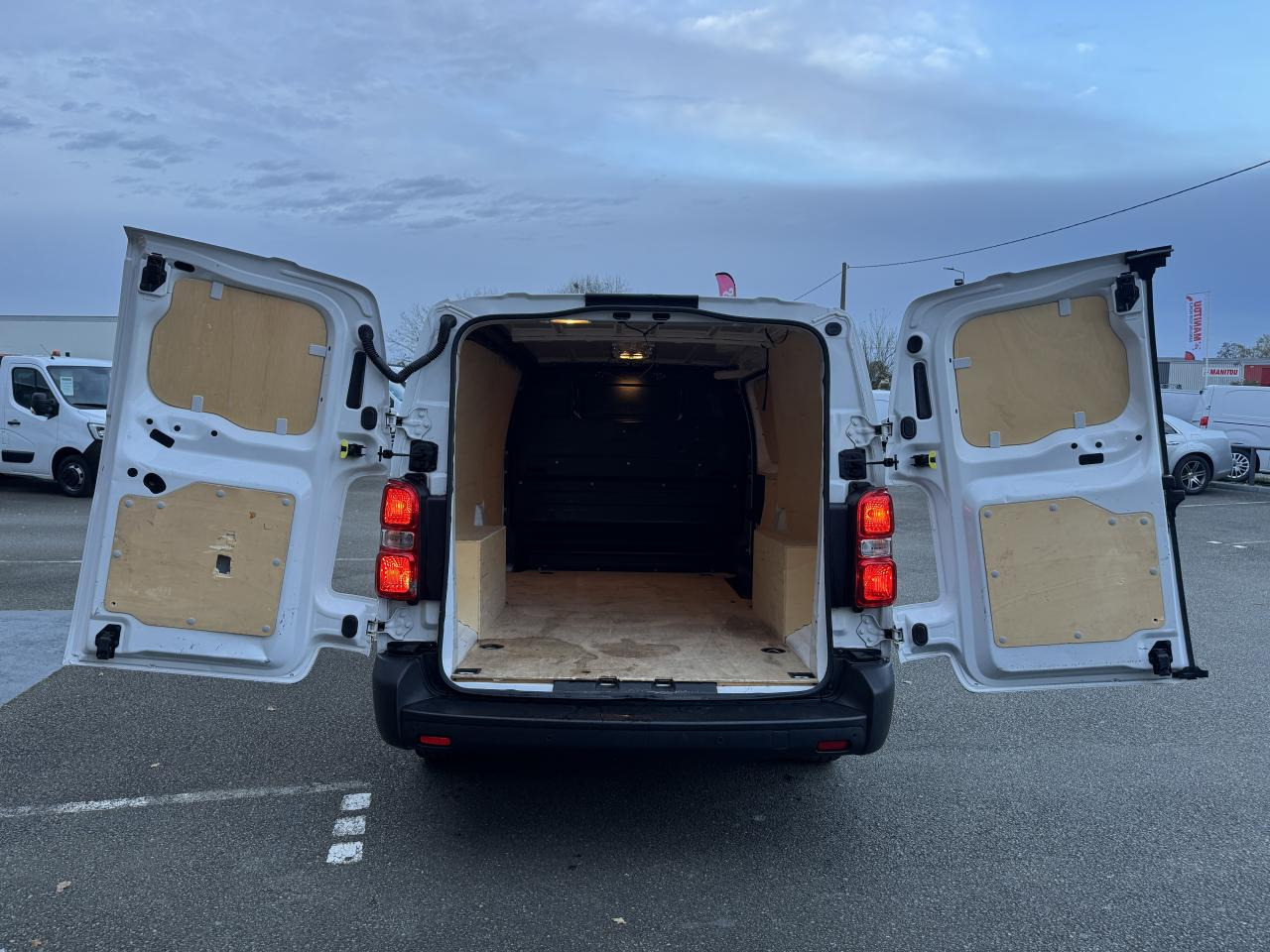 PEUGEOT EXPERT LONG 2.0 HDI 145CH ASPHALT - 无侧窗厢式货车:图2 PEUGEOT EXPERT LONG 2.0 HDI 145CH ASPHALT - 无侧窗厢式货车:图2