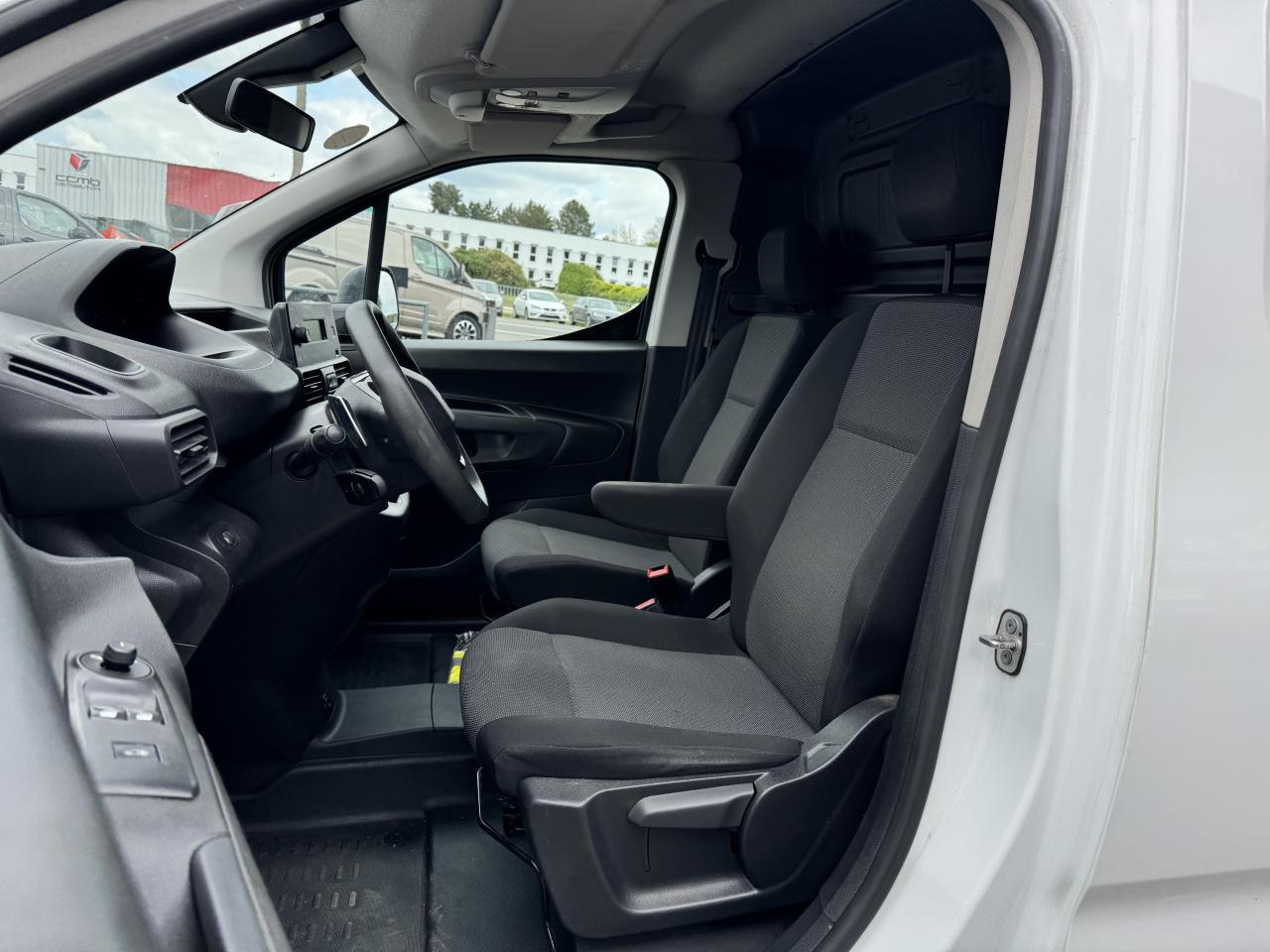 PEUGEOT PARTNER M 650 KG 1.5 HDI 130 CH EAT-8 2 PL PREMIUM - 无侧窗厢式货车:图4 PEUGEOT PARTNER M 650 KG 1.5 HDI 130 CH EAT-8 2 PL PREMIUM - 无侧窗厢式货车:图4