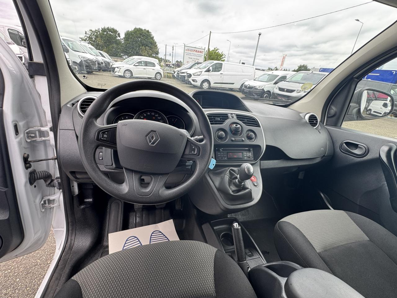 RENAULT KANGOO 1.5 DCI 80CH CONFORT - 无侧窗厢式货车:图4 RENAULT KANGOO 1.5 DCI 80CH CONFORT - 无侧窗厢式货车:图4