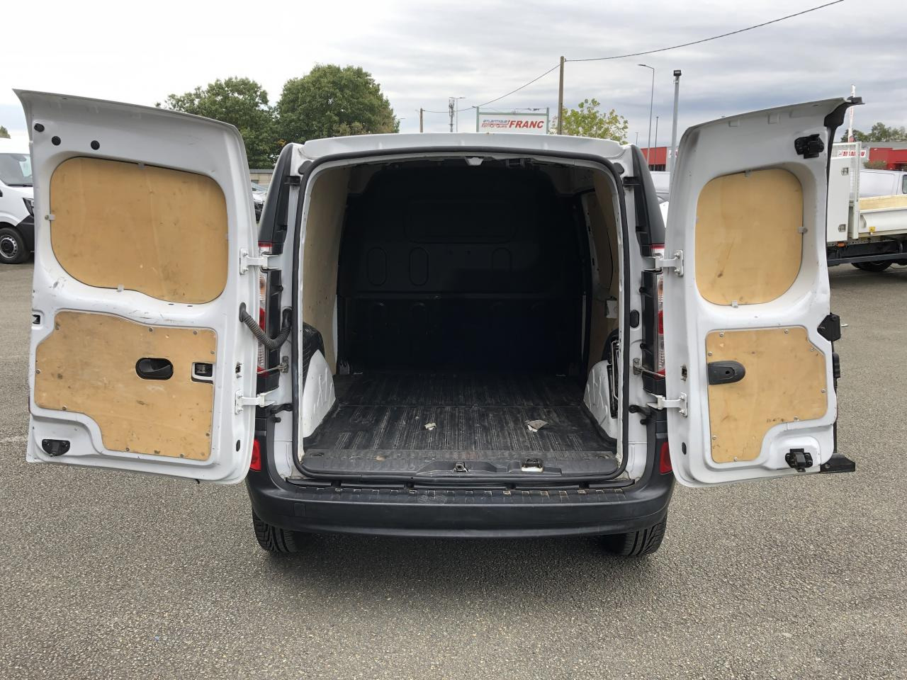 RENAULT KANGOO 1.5 DCI 80CH CONFORT - 无侧窗厢式货车:图3 RENAULT KANGOO 1.5 DCI 80CH CONFORT - 无侧窗厢式货车:图3