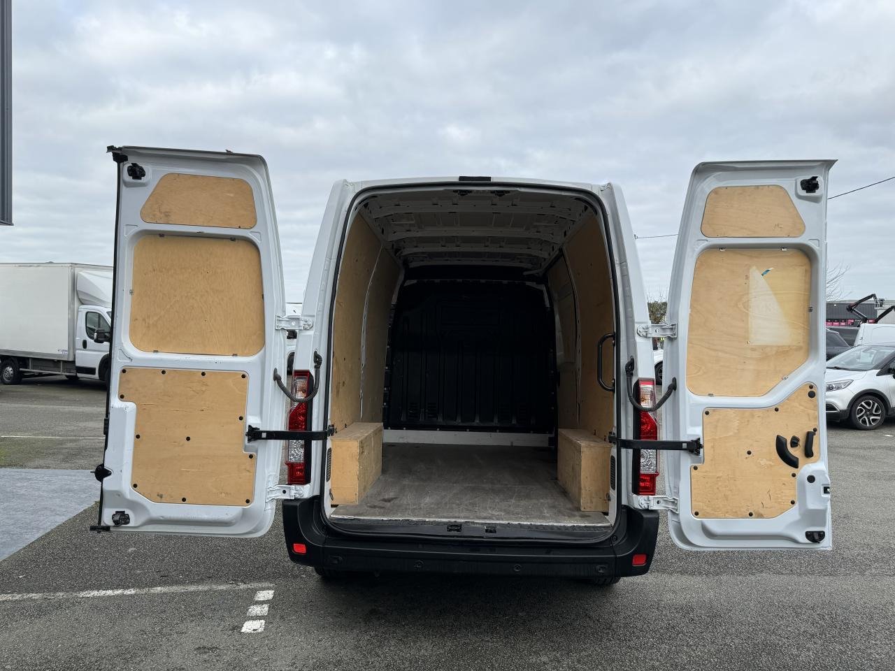 RENAULT MASTER 3T5 2.3 DCI 150CH GRAND CONFORT - 无侧窗厢式货车:图3 RENAULT MASTER 3T5 2.3 DCI 150CH GRAND CONFORT - 无侧窗厢式货车:图3