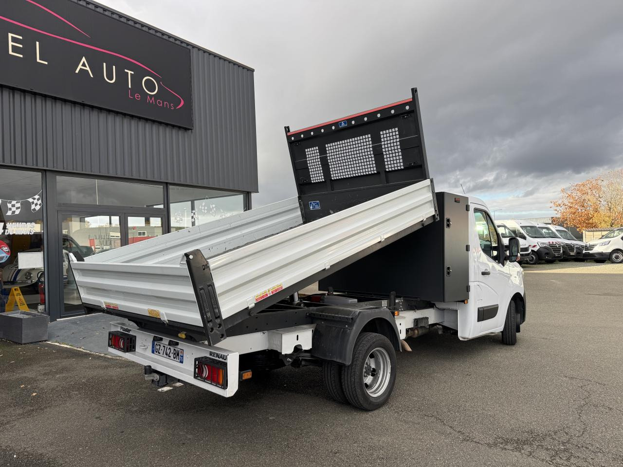 RENAULT MASTER 3T5 BENNE COFFRE RJ 2.3 DCI 130CH PROPULSION - 翻斗货车:图5 RENAULT MASTER 3T5 BENNE COFFRE RJ 2.3 DCI 130CH PROPULSION - 翻斗货车:图5