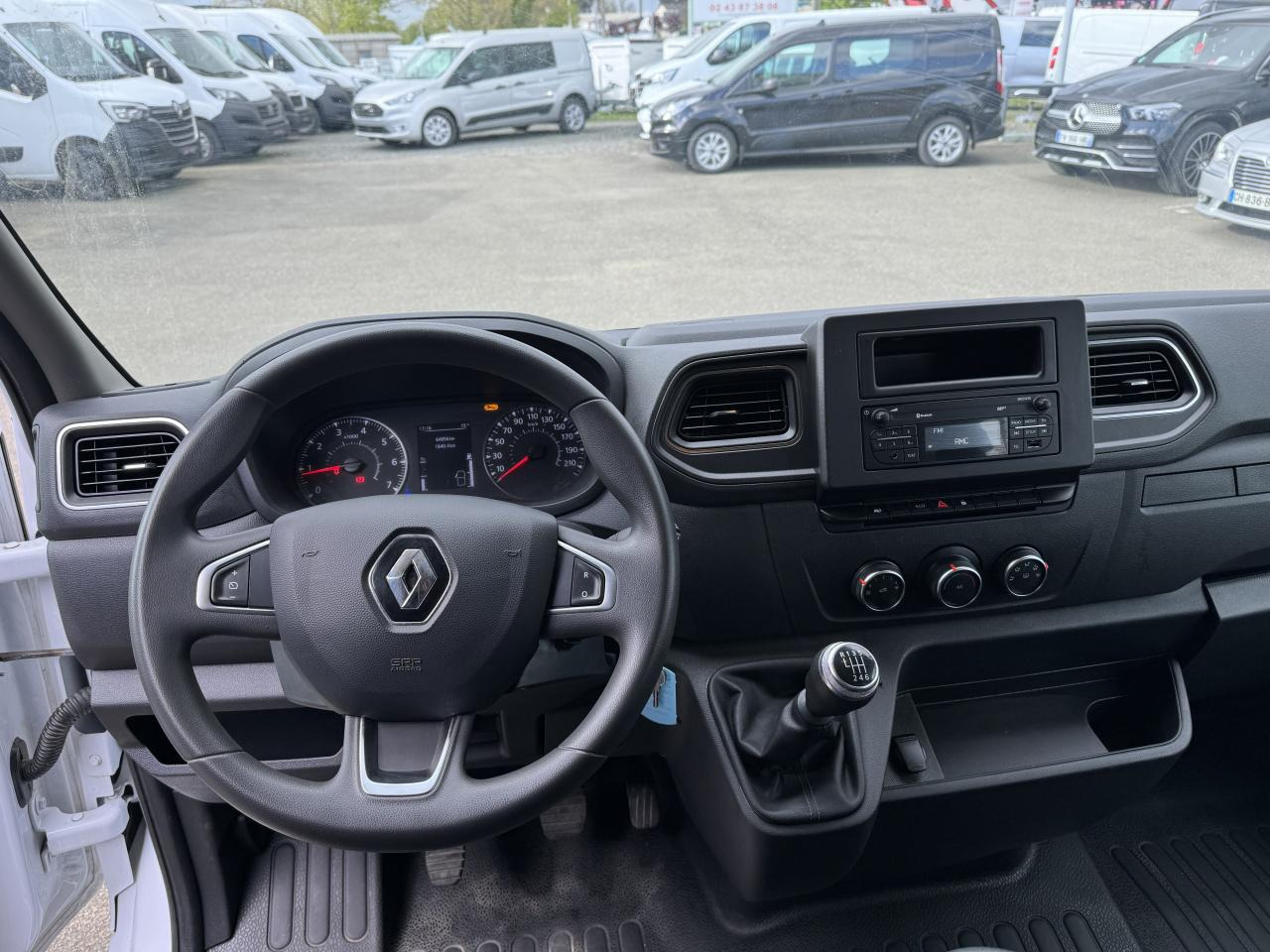 RENAULT Master Confort R3500RJ L4 2.3 dCi - 130 III CHASSIS DOUBLE CABINE Châssis Double Cabine L4 Pr - 翻斗货车, 康比货车:图3 RENAULT Master Confort R3500RJ L4 2.3 dCi - 130 III CHASSIS DOUBLE CABINE Châssis Double Cabine L4 Pr - 翻斗货车, 康比货车:图3
