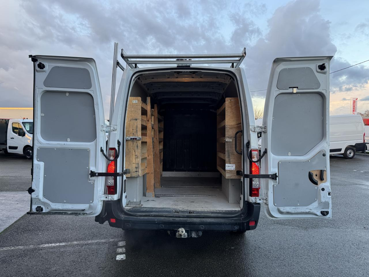 RENAULT Master Grand Confort F3300 L2H2 2.3 Blue dCi - 150 CH PORTE VERRE - 无侧窗厢式货车:图2 RENAULT Master Grand Confort F3300 L2H2 2.3 Blue dCi - 150 CH PORTE VERRE - 无侧窗厢式货车:图2